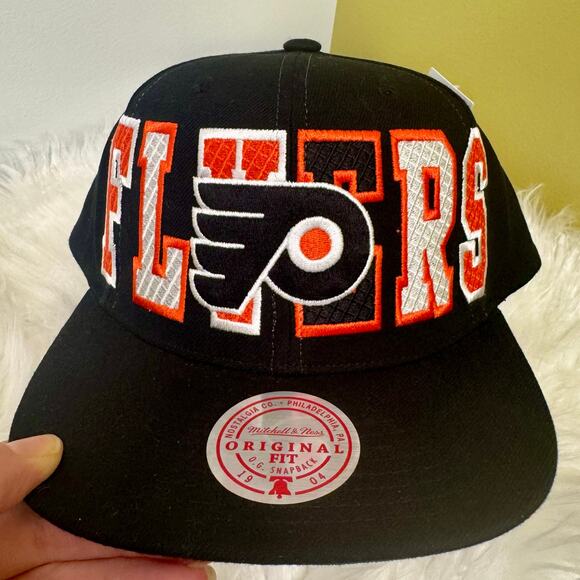 Mitchell & Ness Other - Mitchell & Ness Philly Flyers Varsity Bust Vintage Snapback Hat NWT NHL Mech